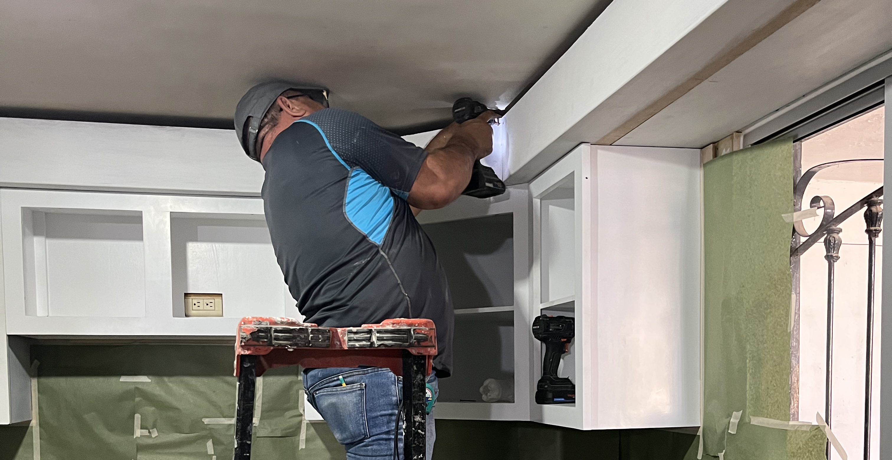 Artesano trabajando en taller